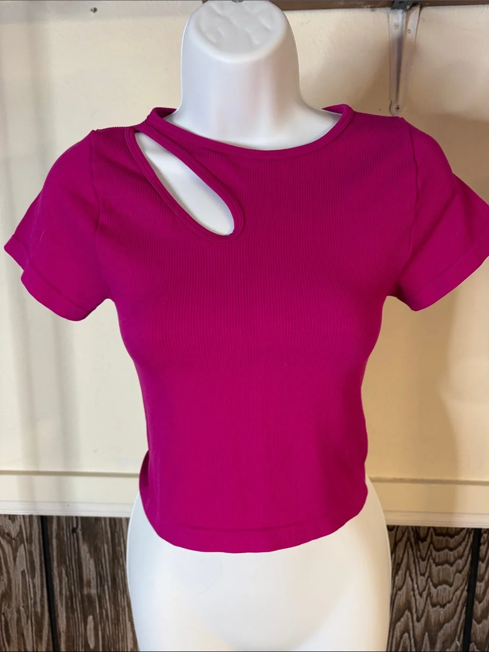 Aura Magenta Ribbed Cutout Crop Top